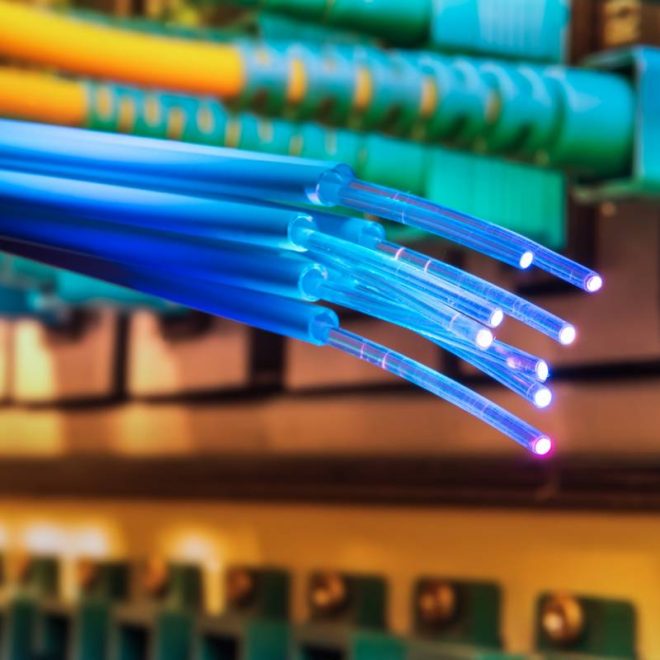 VDSL vs fibre optique : quel choix pour votre entreprise en Suisse ?